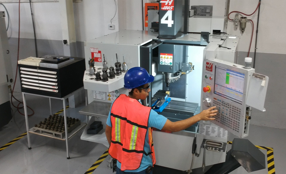 Departamento de maquinado CNC en Maquinados Vazquez, Matamoros, Tamaulipas.